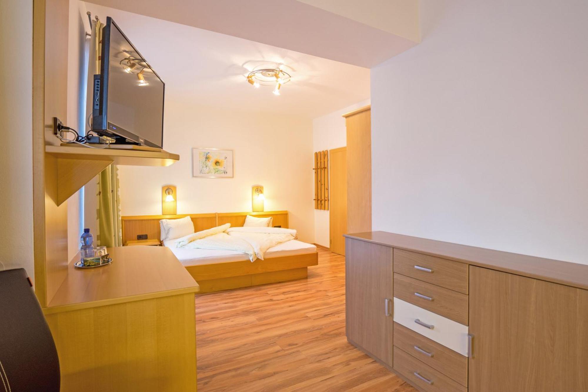 Hotel Haus Stampfer à Weissensee Chambre photo